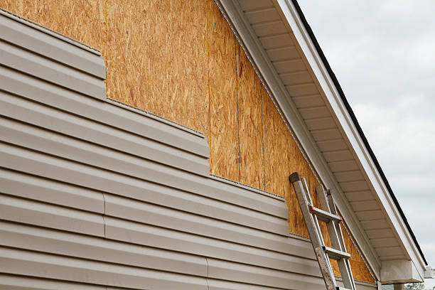 Professional Siding Inspection technician working in Farmington, PA